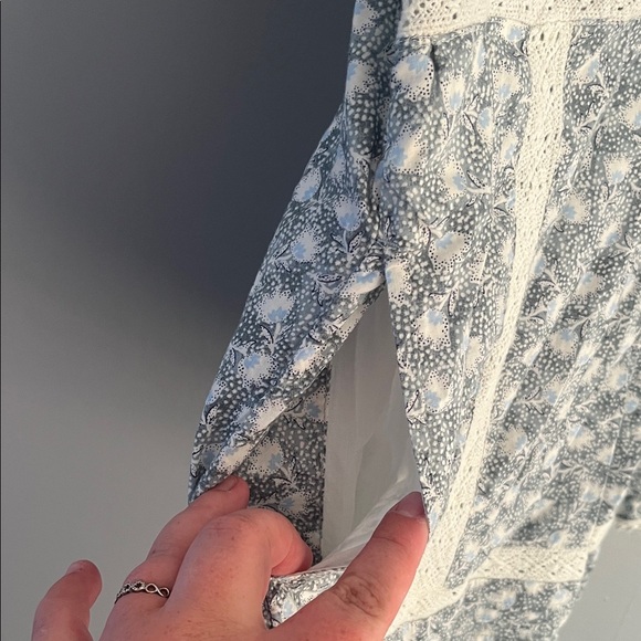 Aerie Blue and White Floral Romper Size Small - Picture 4 of 8